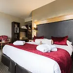 Plaza Madeleine & Hotel