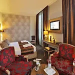 Hotel Plaza Madeleine &
