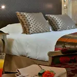 Hotel Plaza Madeleine & 4*