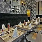 Plaza Madeleine & Hotel 4*