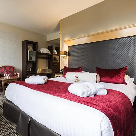 Plaza Madeleine & Hotell