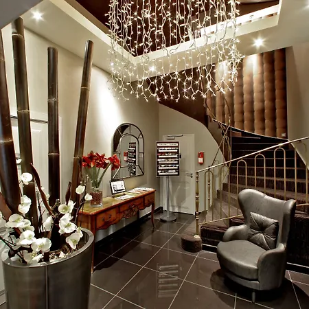 Hotell Plaza Madeleine & 4*