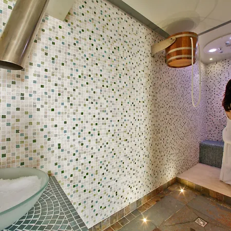 Plaza Madeleine & 4*