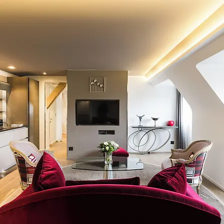 Hotel Plaza Madeleine & 4*