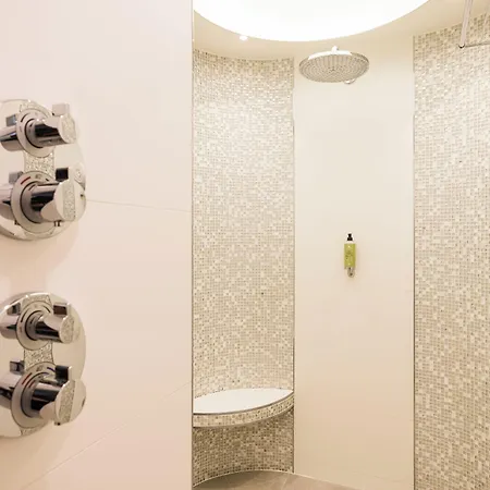 Szálloda Plaza Madeleine & 4*