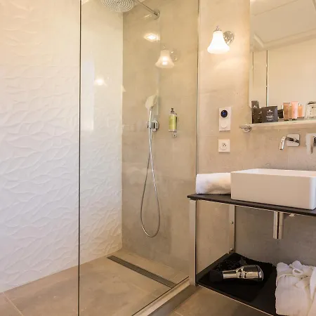 Plaza Madeleine & Hotel