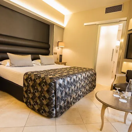 Plaza Madeleine & Szálloda Sarlat-la-Canéda