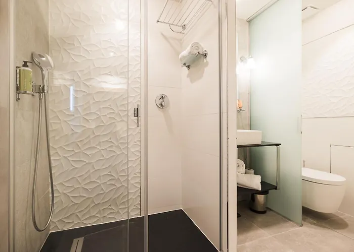 Plaza Madeleine & Hotel 4*