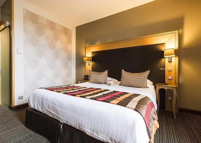 Hotel Plaza Madeleine & 4*