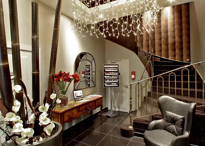 Hotel Plaza Madeleine & 4*