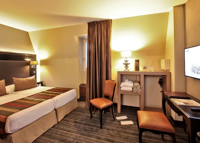 Plaza Madeleine & Hotel 4*
