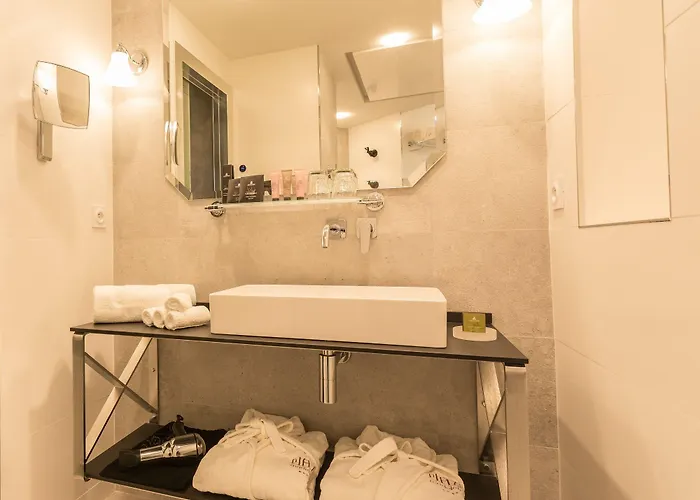 Plaza Madeleine & Sarlat