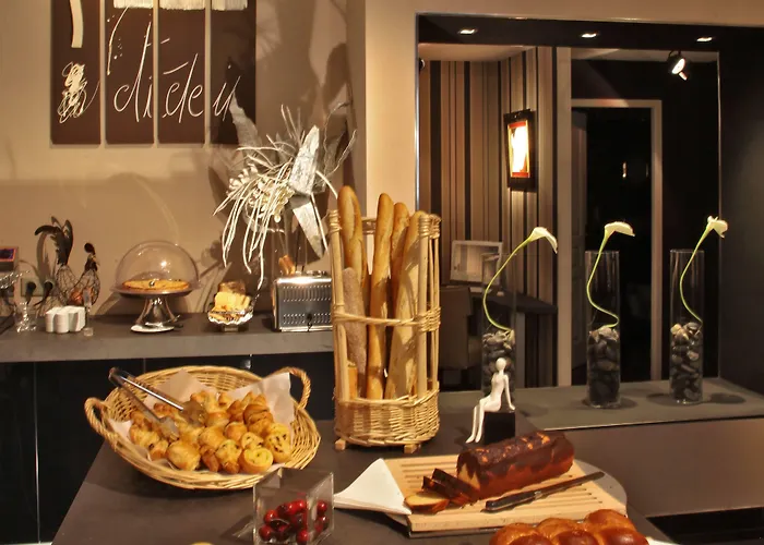 Plaza Madeleine & Hotel 4*