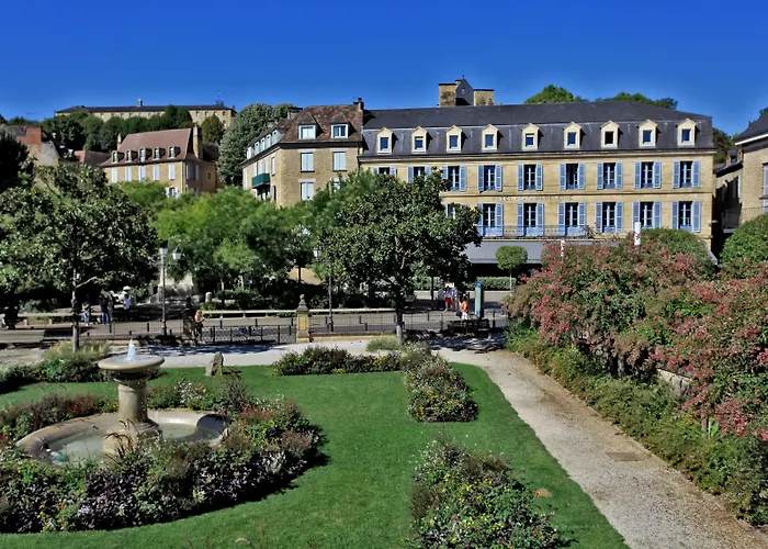 Plaza Madeleine & Sarlat