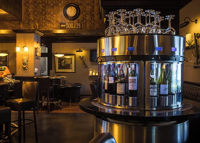 Plaza Madeleine & Отель Сарла-ла-Канеда