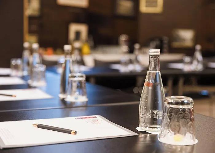 Plaza Madeleine & Отель Сарла-ла-Канеда