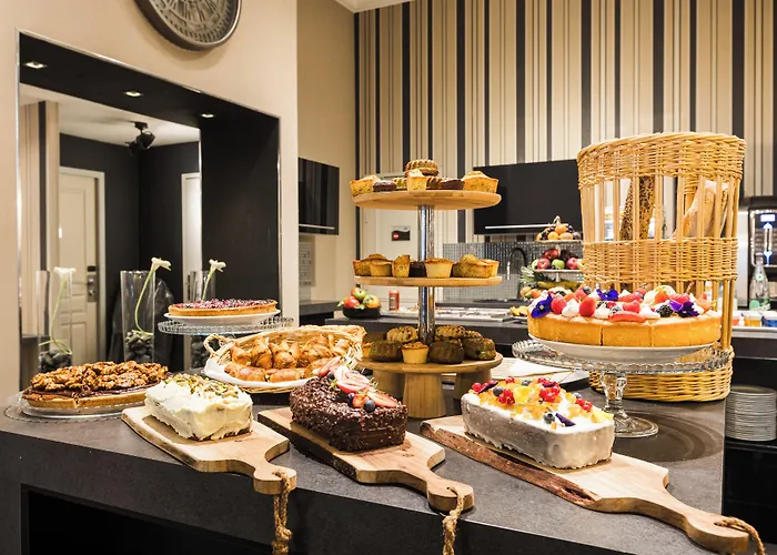 Plaza Madeleine & Sarlat