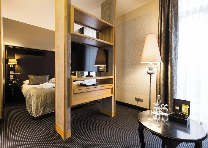 Plaza Madeleine & Отель