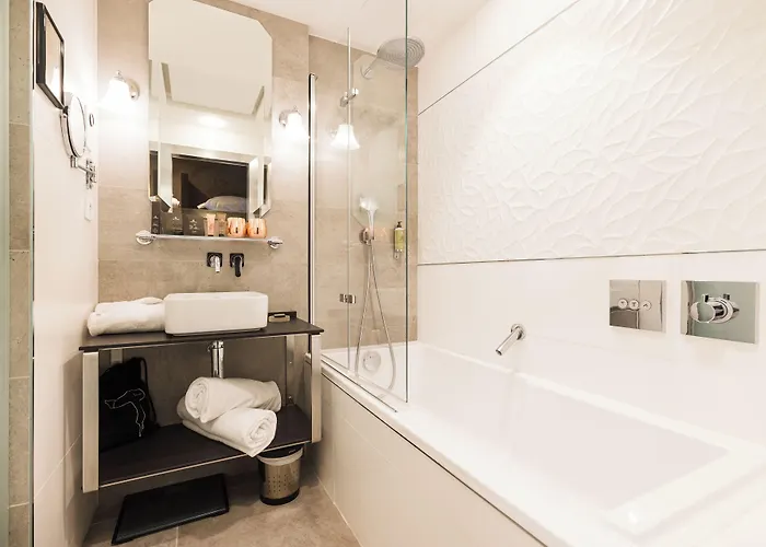 Plaza Madeleine & 4*