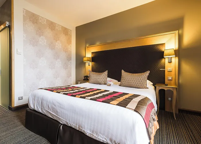 Hotel Plaza Madeleine & 4*