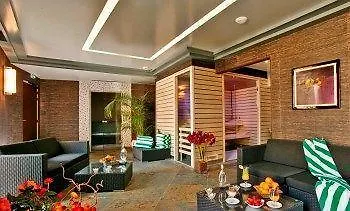 Plaza Madeleine & Hotel 4*