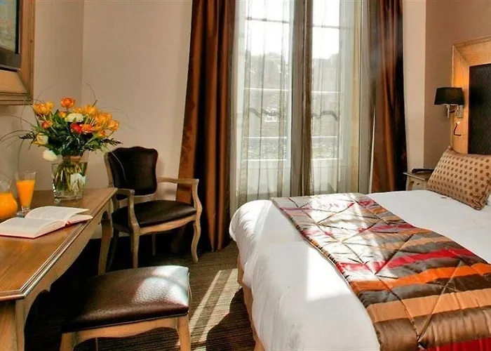 Plaza Madeleine & Sarlat