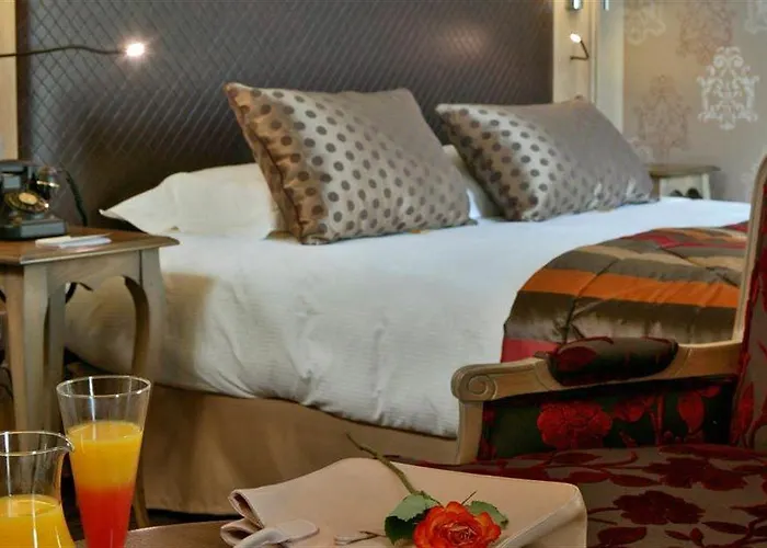 Отель Plaza Madeleine & 4*