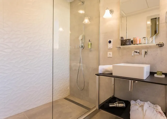 Plaza Madeleine & Hotel