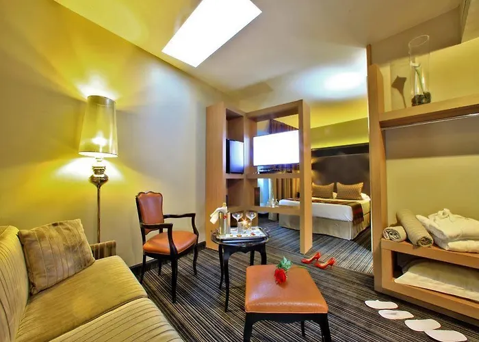 Plaza Madeleine & Сарла-ла-Канеда