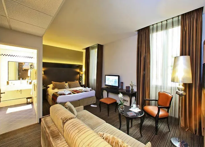 Plaza Madeleine & Hotel 4*